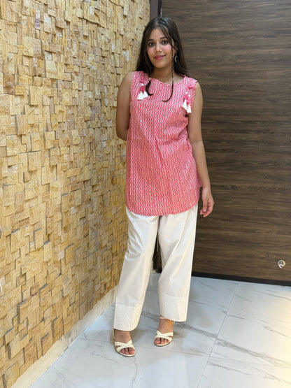 Pink geometric Print Sleeveless Short Kurti with Tie-knot details